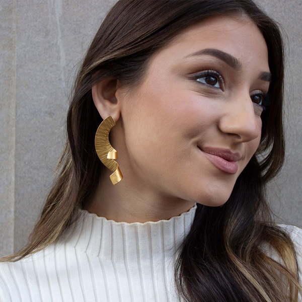 Half wreath gold earrings