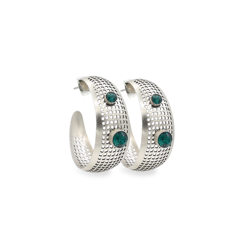 Perforated silver hoop earrings with emerald crystal