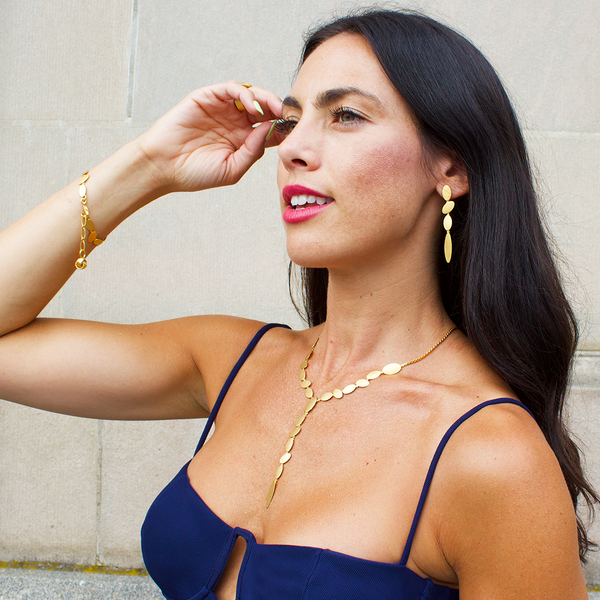 Gold dangle linked earrings with oval shapes
