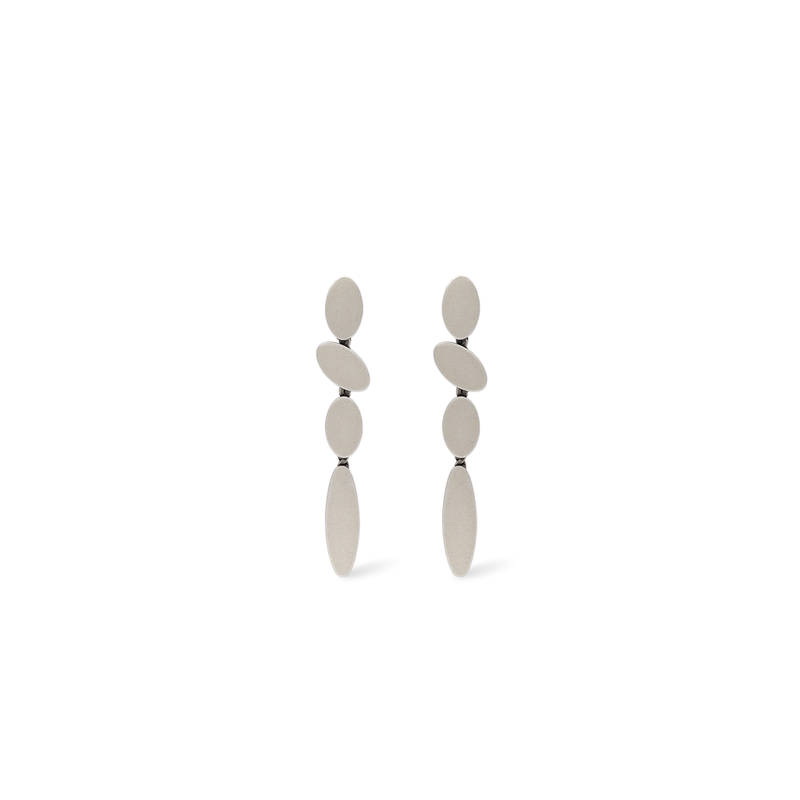 Silver dangle linked earrings with oval shapes