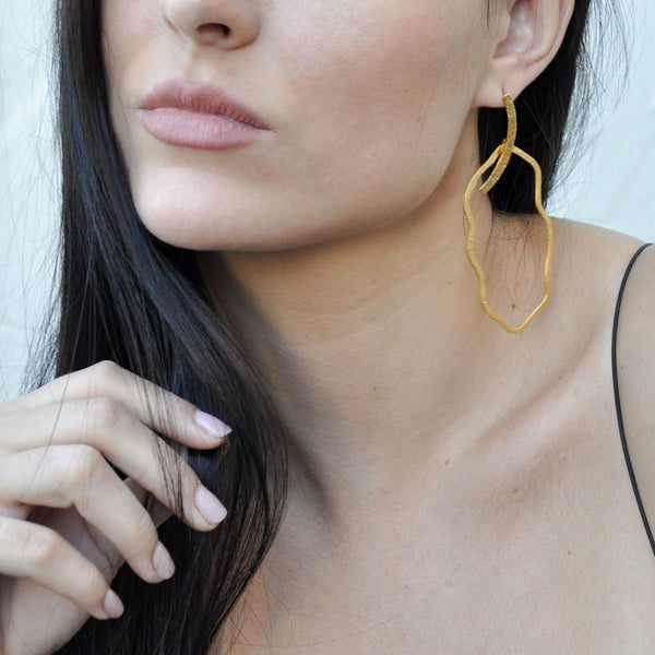 scultural hammered gold earrings