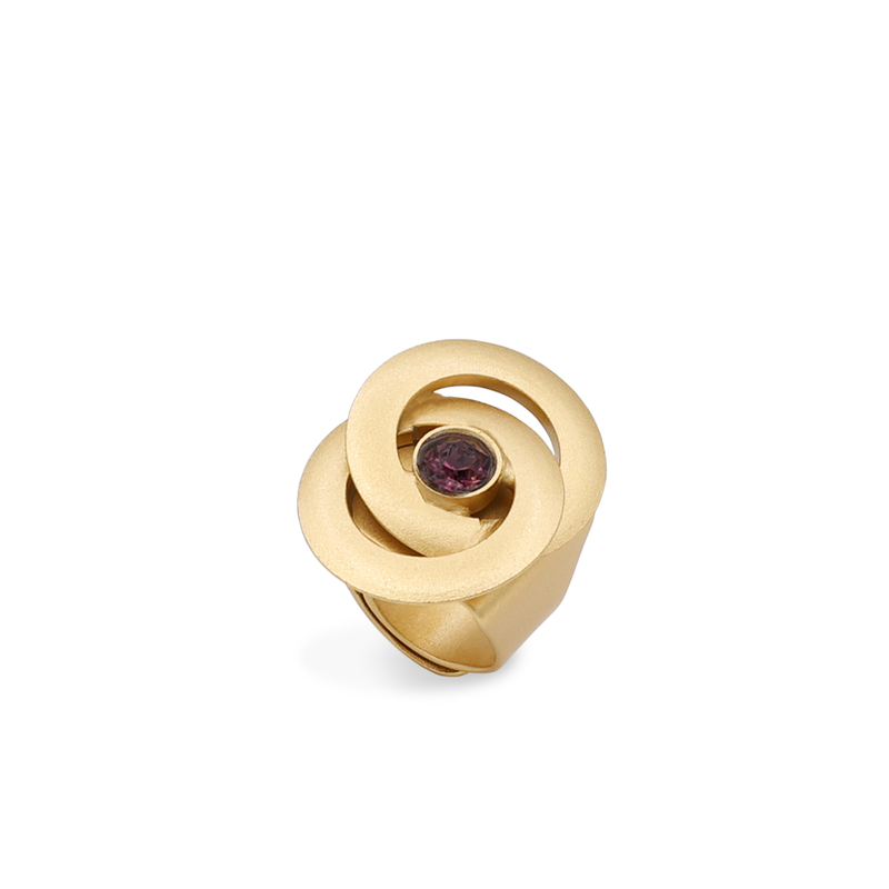 knot style gold ring with amethyst