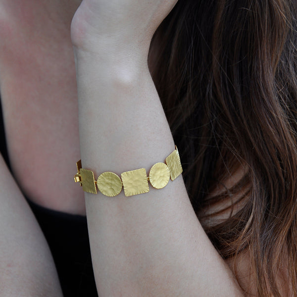 Gold hammered geometric linked bracelet