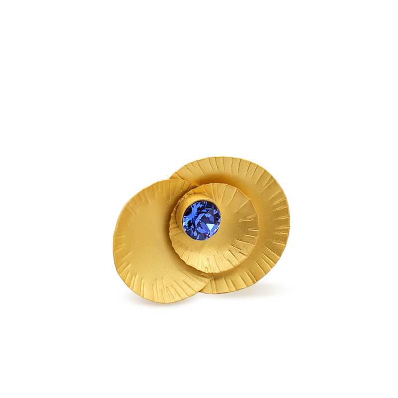 Hammered gold statement ring with sapphire