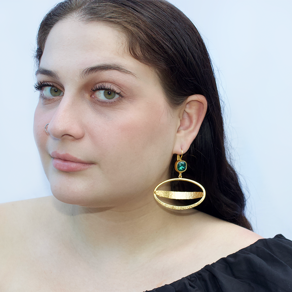 Gold elips dangle earrings with green emerald