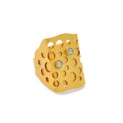 Square gold statement ring with circular shape 