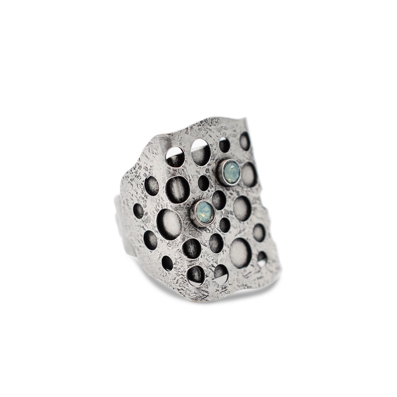 Square silver statement ring with circular shape 