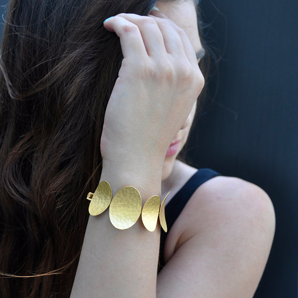 Gold linked oval disc bracelet