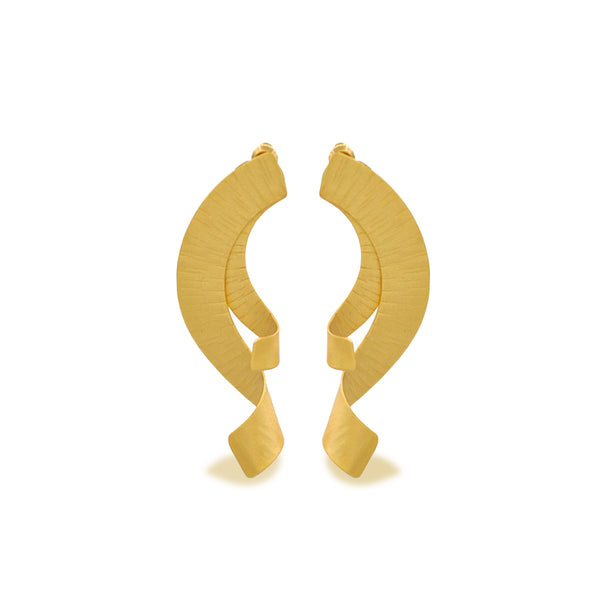 Hammered gold half wreath earring