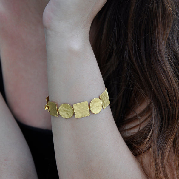 Gold geometrical linked bracelet