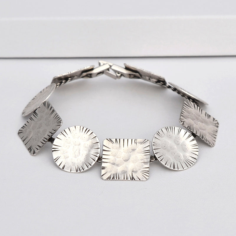Silver geometrical linked bracelet